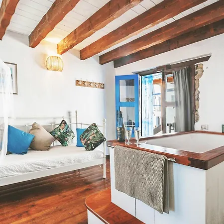 Eco Fisherman's Seafront - Fantastic Views - Private Courtyard Ferienhaus *
